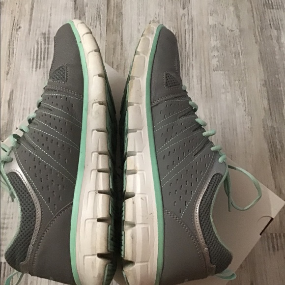 Skechers air cooled lite weight sneaker size 10 - Picture 8 of 12